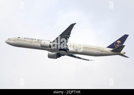 Saudia Boeing 777 Registrierung HZ-AK41 Start am 29th 2019. Dezember vom Flughafen London Heathrow, Middlesex, Großbritannien Stockfoto