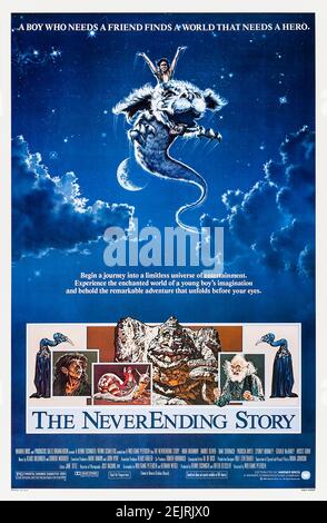 The Neverending Story (1984) Regie: Wolfgang Petersen mit Noah Hathaway, Barret Oliver und Tami Stronach. Große Verfilmung von Michael Endes Roman über einen Jungen, der buchstäblich in eine Fantasiewelt eintaucht, die ein mysteriöses Buch liest. Stockfoto