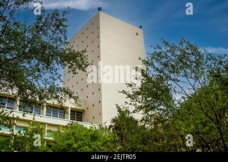 Das Solomon G. Merrick Gebäude der School of Education an der University of Miami in Coral Gables, Florida. Stockfoto