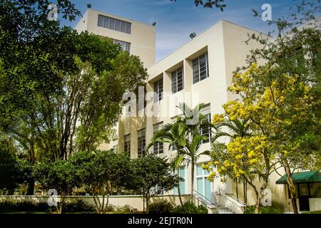 Das Solomon G. Merrick Gebäude der School of Education an der University of Miami in Coral Gables, Florida. Stockfoto