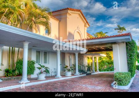 Der Haupteingang zum ehemaligen Surf Club in Surfside, Miami Beach, Florida, jetzt Teil des Four Seasons Hotels. Stockfoto