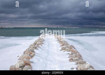 Der Leuchtturm von Nottawasaga befindet sich in der südlichen Georgian Bay, Collingwood, und muss umgebaut werden, um die Struktur stabil zu halten. Der Leuchtturm war ein b Stockfoto