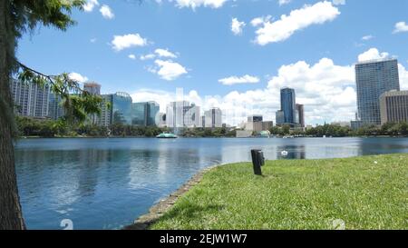 Wunderschöner Lake Eola Park in der Innenstadt von Orlando Florida Hintergrundvorlage Für Bildbilder Stockfoto