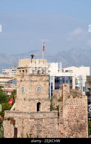 Antalya Altstadt im Süden der Türkei, Blick über die Dächer und den Uhrenturm. sep 2015 Stockfoto