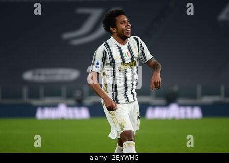 Turin, Italien. Februar 2021, 22nd. Weston Mckennie von Juventus FC feiert während der Serie A Fußballspiel zwischen Juventus FC gegen FC Crotone. Sportstadien in ganz Italien unterliegen aufgrund der Coronavirus-Pandemie strengen Beschränkungen, da staatliche Gesetze zur sozialen Distanzierung Fans in Veranstaltungsorten verbieten, was dazu führt, dass Spiele hinter verschlossenen Türen gespielt werden. Juventus gewann 3-0 gegen den FC Crotone. (Foto von Alberto Gandolfo/Pacific Press) Quelle: Pacific Press Media Production Corp./Alamy Live News Stockfoto