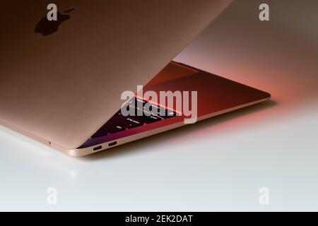 Das neue MacBook Air mit Apples M1 Chip. Stockfoto