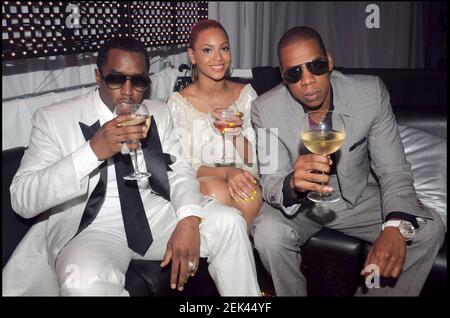 Datei Foto vom 23. Mai 2008 von Puff Diddy (Sean Combs), Jay Z und Frau Beyonce Knowles während der Champagner-Party 'Armand De Brignac' im VIP-Raum in Cannes, Frankreich. LVMH, Eigentümer von Dom Pérignon und Moët & Chandon, hat eine 50%-Beteiligung an Jay-Z's Champagne Marke Armand de Brignac, auch bekannt als "Ace of Spades", übernommen. Die Bedingungen des Deals wurden nicht bekannt gegeben. Die Partnerschaft kommt zu einer Zeit, in der LVMH daran arbeitet, eine vielfältigere Klientel anzusprechen. Der Luxussektor wird seit langem wegen kultureller Aneignung, rassistischer Verfehlungen und mangelnder Runway-Vielfalt kritisiert. Foto von Rachid Bellak/A Stockfoto