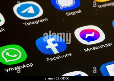 Facebook, Messenger, Whatsapp App zusammen auf einem Smartphone angezeigt. Social-Media-App. Soziale Netzwerke Stockfoto