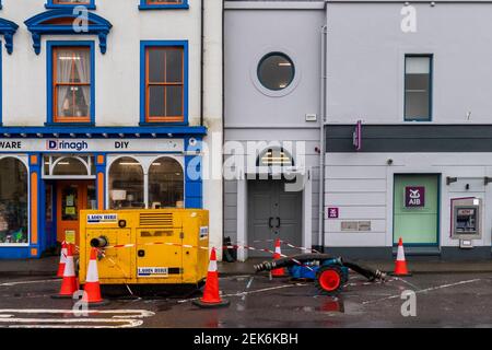 Bantry, West Cork, Irland. Februar 2021, 23rd. Der Bezirksrat von Cork bereitete sich heute auf eine mögliche Überschwemmung vor, indem an bekannten Hochwasserstellen riesige Pumpen installiert wurden. West Cork steht derzeit unter einer Met Éireann Orange Rain Warning, die bis morgen besteht. Quelle: AG News/Alamy Live News Stockfoto