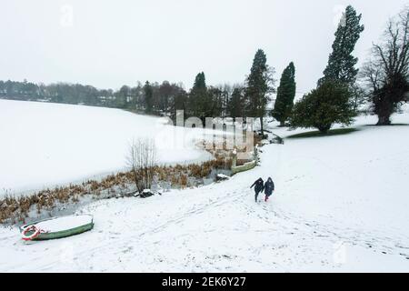 Der öffentliche Spaziergang um einen verschneiten Haining in Selkirk, da Teile von Schottland unter einer gelb-Met-Wetterwarnung für Schneefall in dieser Woche stehen. Kredit: Euan Cherry Stockfoto