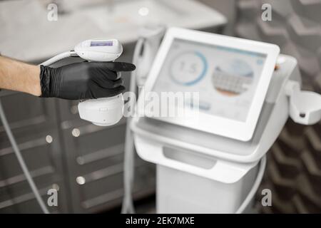 Ultraschall Fettabsaugung Behandlung Gerät in der medizinischen Klinik. Stockfoto