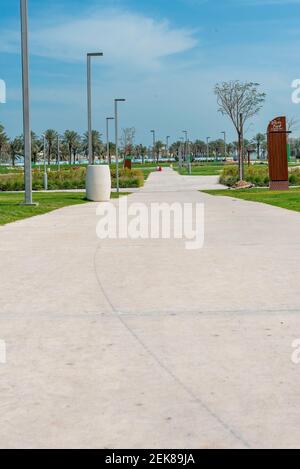Doha, Katar - 09. Februar 2021: Al Bidda Park Bürgersteig Stockfoto