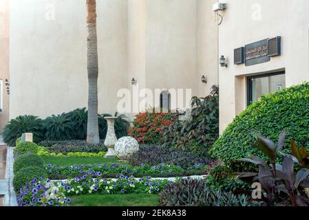 Doha, Katar - 09. Februar 2021: Tagesansicht von Doha, Katar Architektur Wahrzeichen, Katara - The Cultural Village Foundation Stockfoto