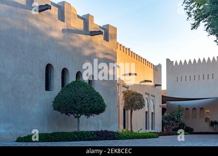 Doha, Katar - 09. Februar 2021: Tagesansicht von Doha, Katar Architektur Wahrzeichen, Katara - The Cultural Village Foundation Stockfoto