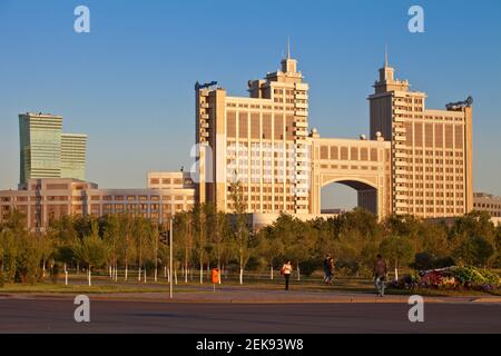 Kasachstan, Astana, KazMunaiGasgebäude, in dem das Öl- und Gasministerium untergebracht ist Stockfoto