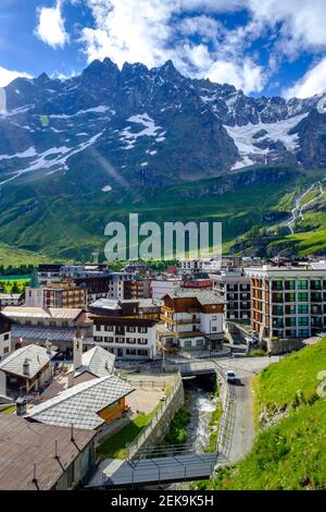 Italien, Valtournenche, Breuil-Cervinia Resort im Frühjahr Stockfoto