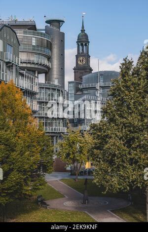 Deutschland, Hamburg, St. Michaels Kirche von Baumwall aus gesehen Stockfoto