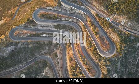 Luftaufnahme der kurvenreichen Straße, Serra de Leba, Angola Stockfoto