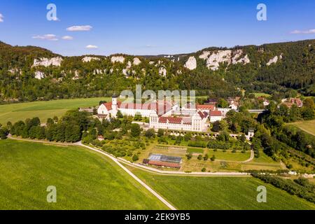 Deutschland, Baden-Württemberg, Schwäbische Alb, Naturpark Obere Donau, Oberes Donautal, Luftaufnahme der Erzabtei Beuron Stockfoto