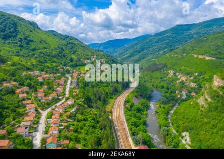 Lakatnik Stadt und Schlucht des Flusses Iskar in Bulgarien Stockfoto