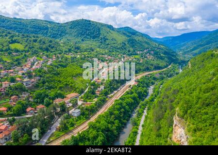 Lakatnik Stadt und Schlucht des Flusses Iskar in Bulgarien Stockfoto