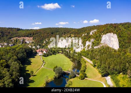 Deutschland, Baden Württemberg, Schwäbische Alb, Naturpark Obere Donau, Oberes Donautal, Luftbild Tal Stockfoto