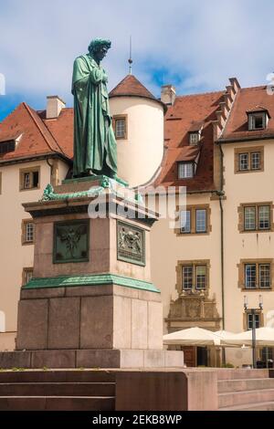 Deutschland, Baden-Württemberg, Stuttgart, Statue von Friedrich Schiller am Schillerplatz Stockfoto