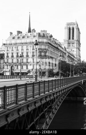Frankreich, Ile-de-France, Paris, Pont d'Arcole und Kathedrale Notre-Dame de Paris Stockfoto