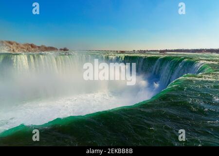 Niagara Falls Ontario Kanada. Niagarafälle im Winter Blick auf den Canadian Horseshoe Wasserfall. Stockfoto