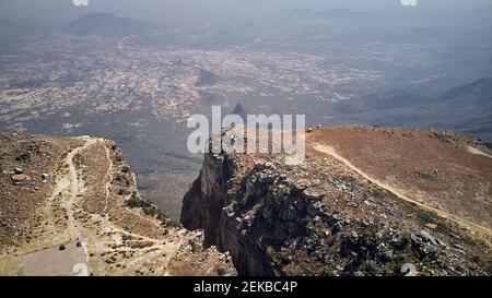 Luftaufnahme der Klippe am Berg Tundavala, Tundavala, Lubango, Angola Stockfoto