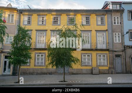 Typisches Gebäude in Guimaraes Stadt, in Portugal Stockfoto