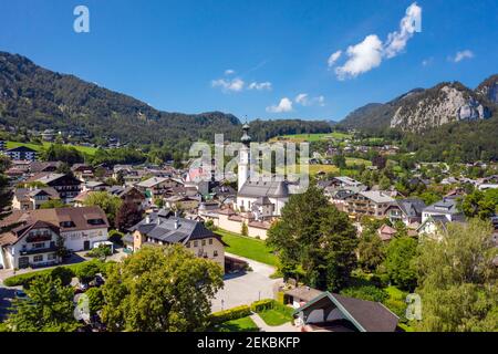 Österreich, Salzburg, Sankt Gilgen, Luftaufnahme des Dorfes im Salzkammergut im Sommer Stockfoto