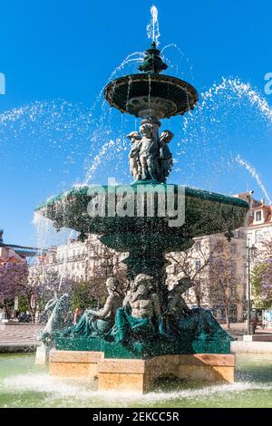 Portugal, Lissabon, Rossio, Brunnen auf der Praca Dom Pedro IV Stockfoto