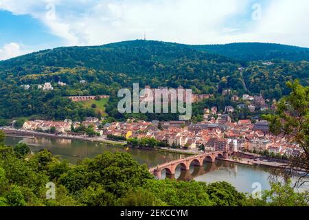 Deutschland, Baden-Württemberg, Heidelberg, Heidelberger Schloss mit Blick auf die Altstadt Stockfoto