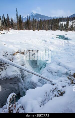 Athabasca Falls im Winter, Jasper Nationalpark, Alberta, Kanada Stockfoto