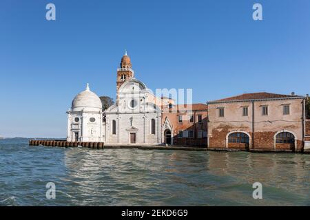 Die Chiesa di San Michele auf der Isola di San Michele war eines der ersten Renaissance-Gebäude in Venedig. Es beherbergt jetzt den Hauptfriedhof. Venedig, Italien Stockfoto