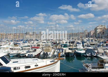 Der alte Hafen von Marseille (Vieux Port) in Marseille, Bouches-du-Rhône, Provence, Frankreich Stockfoto