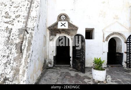 Elmina Castle Fischerdorf Ghana Africa. Westafrika auf dem Atlantik. 1482 von den Portugiesen errichtet. Über 500 Jahre waren für Sklaventransporte. Stockfoto