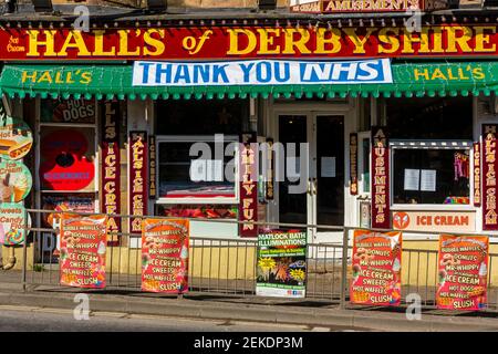 Vielen Dank an das NHS-Schild im Touristenladen in Matlock Bath Derbyshire Peak District England während der ersten britischen Coronavirus nationalen Sperre April 2020 Stockfoto