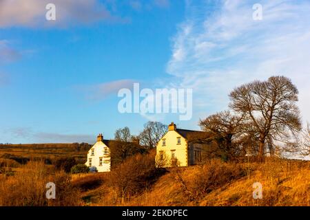 Am späten Nachmittag Sonnenschein im Winter mit Häusern in Monsal Head Im Peak District National Park Derbyshire Dales England Stockfoto