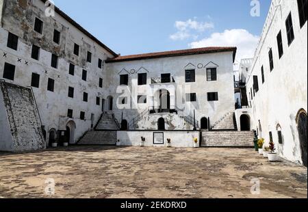 Elmina Castle Fischerdorf Ghana Africa. Westafrika auf dem Atlantik. 1482 von den Portugiesen errichtet. Über 500 Jahre waren für Sklaventransporte. Stockfoto