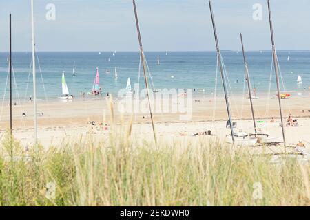 Segler am Strand, Bretagne, Saint Cast le Guildo, Saint Malo, Cote Armor, Frankreich Stockfoto