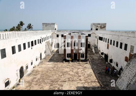 Elmina Castle Fischerdorf Ghana Africa. Westafrika auf dem Atlantik. 1482 von den Portugiesen errichtet. Über 500 Jahre waren für Sklaventransporte. Stockfoto