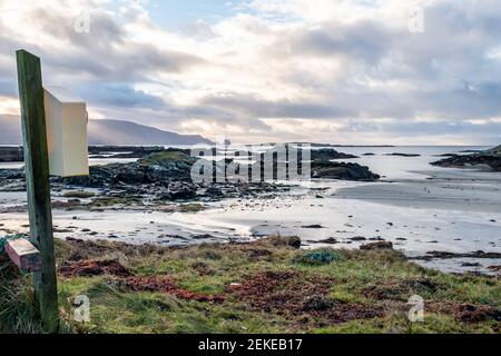 Die Felsen an der Küste zwischen Rosbeg und Glencolumbkille in County Donegal - Irland Stockfoto