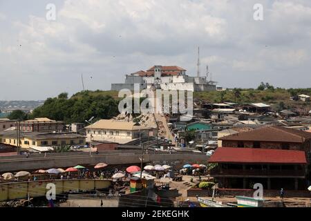 Elmina Castle Fischerdorf Ghana Africa. Westafrika auf dem Atlantik. 1482 von den Portugiesen errichtet. Über 500 Jahre waren für Sklaventransporte. Stockfoto