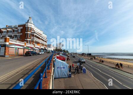 Palmeira Mansions, Shorefield Road Klettern über Western Esplanade in Westcliff on Sea, Essex, Großbritannien. Leas Naturschutzgebiet, rote Backsteinarchitektur Stockfoto