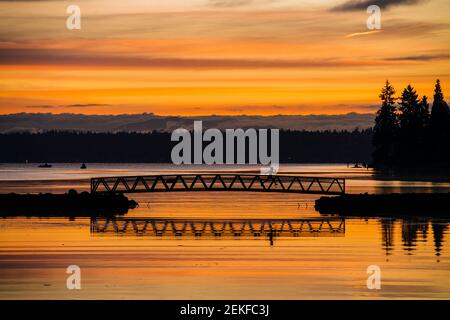 Port Blakely Bridge bei Sunrise, Bainbridge Island, Washington, USA Stockfoto