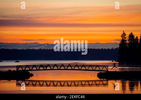 Port Blakely Bridge bei Sonnenaufgang, Bainbridge Island, Washington, USA Stockfoto