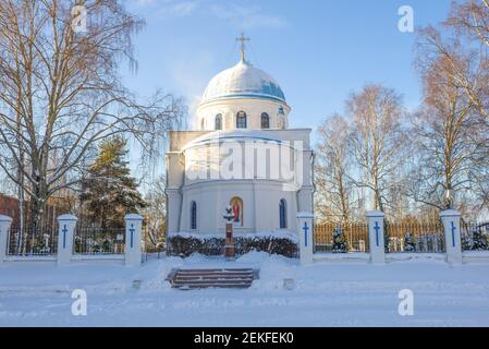 Kathedrale der Geburt der Jungfrau Maria an einem sonnigen Februartag. Priozersk, Russland Stockfoto