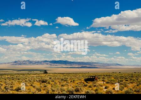 Altes Autowrack in der Wüste, Great Basin National Park, Nevada, USA Stockfoto